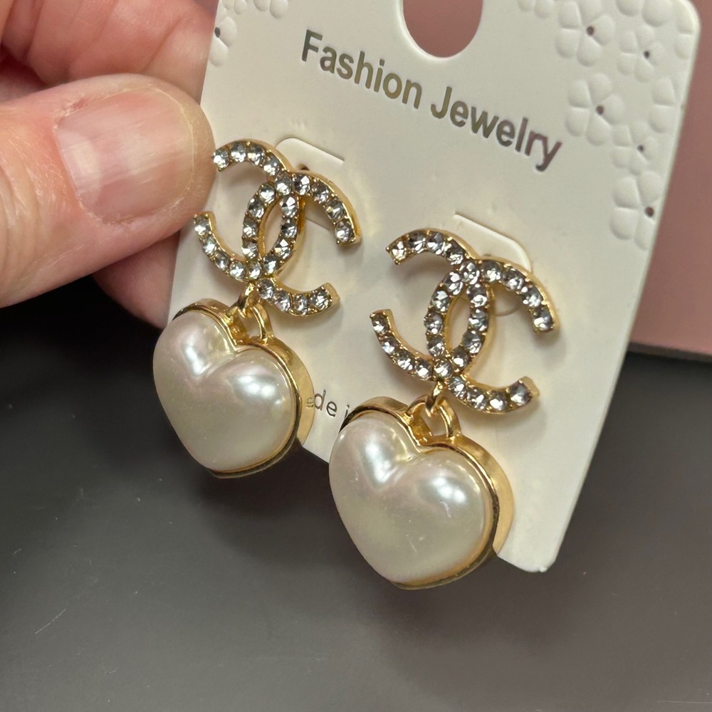 Trendy Gold Pearl & Rhinestone Dangle Earrings - Picture 3 of 4